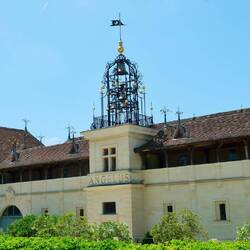 Weingut mit "kleinem" Glockenspiel.