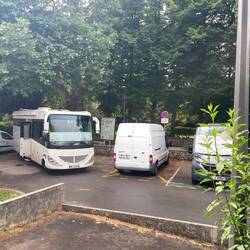 Stellplatz nur über Pin-Code 4650A von der Touristik zu befahren