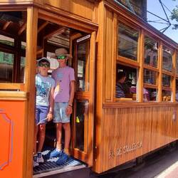 Train de 1912 tout en bois qui relie Palma à Soller