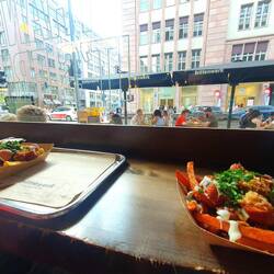 Curry Wurscht Variante vor Frittenmanufaktur