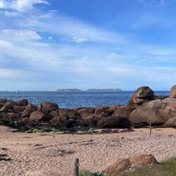 Blick auf die Sept-Îles von der Halbinsel Renote aus