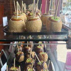 Gar nicht schlimm, darunter steckt ein gesunder Apfel 🤣