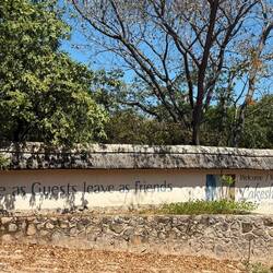 Am Ende einer flotten Offroadstrecke: Come as guests, leave as friends!