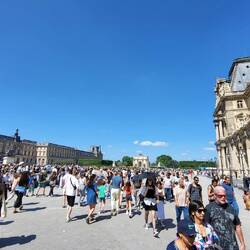 Vue sur le Jardin des Tuileries depuis la place du Louvre