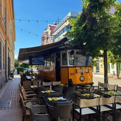 Eine Bar in der alten Straßenbahn 🤩