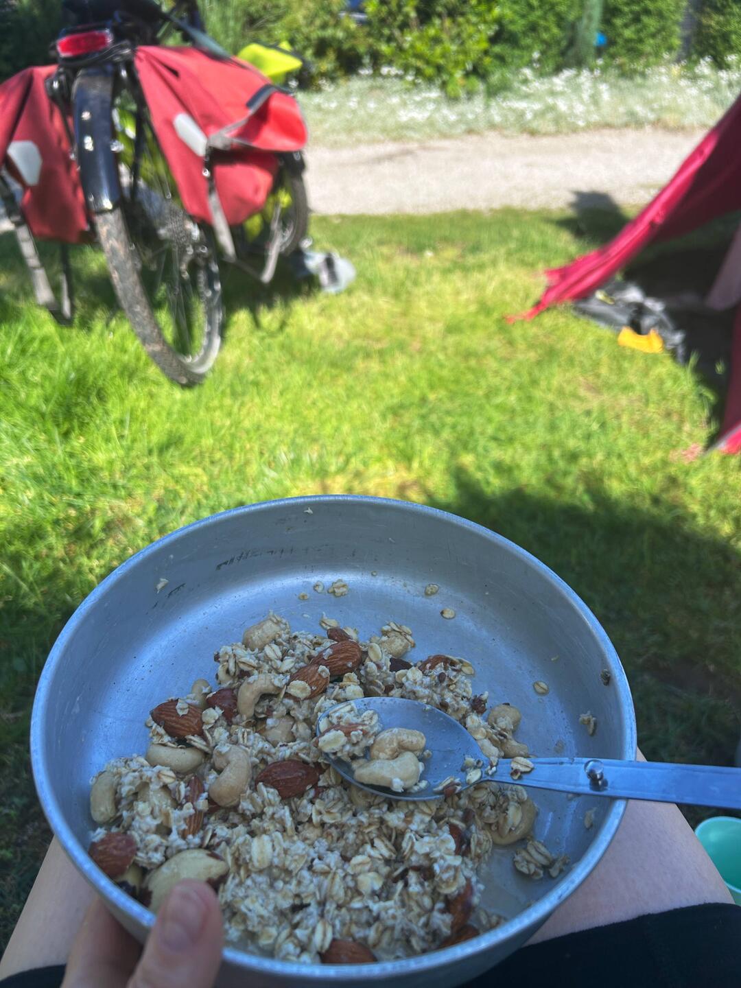 Frühstücken mit Gaskocher, läuft und macht Spass :)