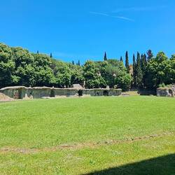 L'edificio bianco è il museo