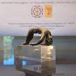 Etruschi che fanno yoga?😅🤣