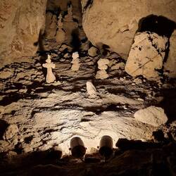 Von Menschenhand gestaltete Steintürmchen