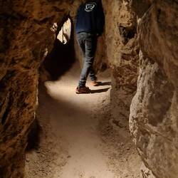 Dann mal runter in die seltene Primärhöhle (nicht durch Kalklösung entstanden)