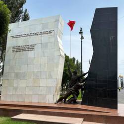 Denkmal für die Revolution April 2010