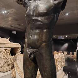 Restitution de bronze acephale