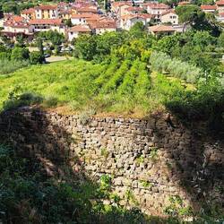Vecchia entrata nelle mura cittadine