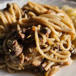 Pilze wurden zu Spagetti Fungi verarbeitet