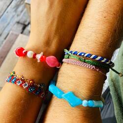 Selbstgemachte Armbänder
