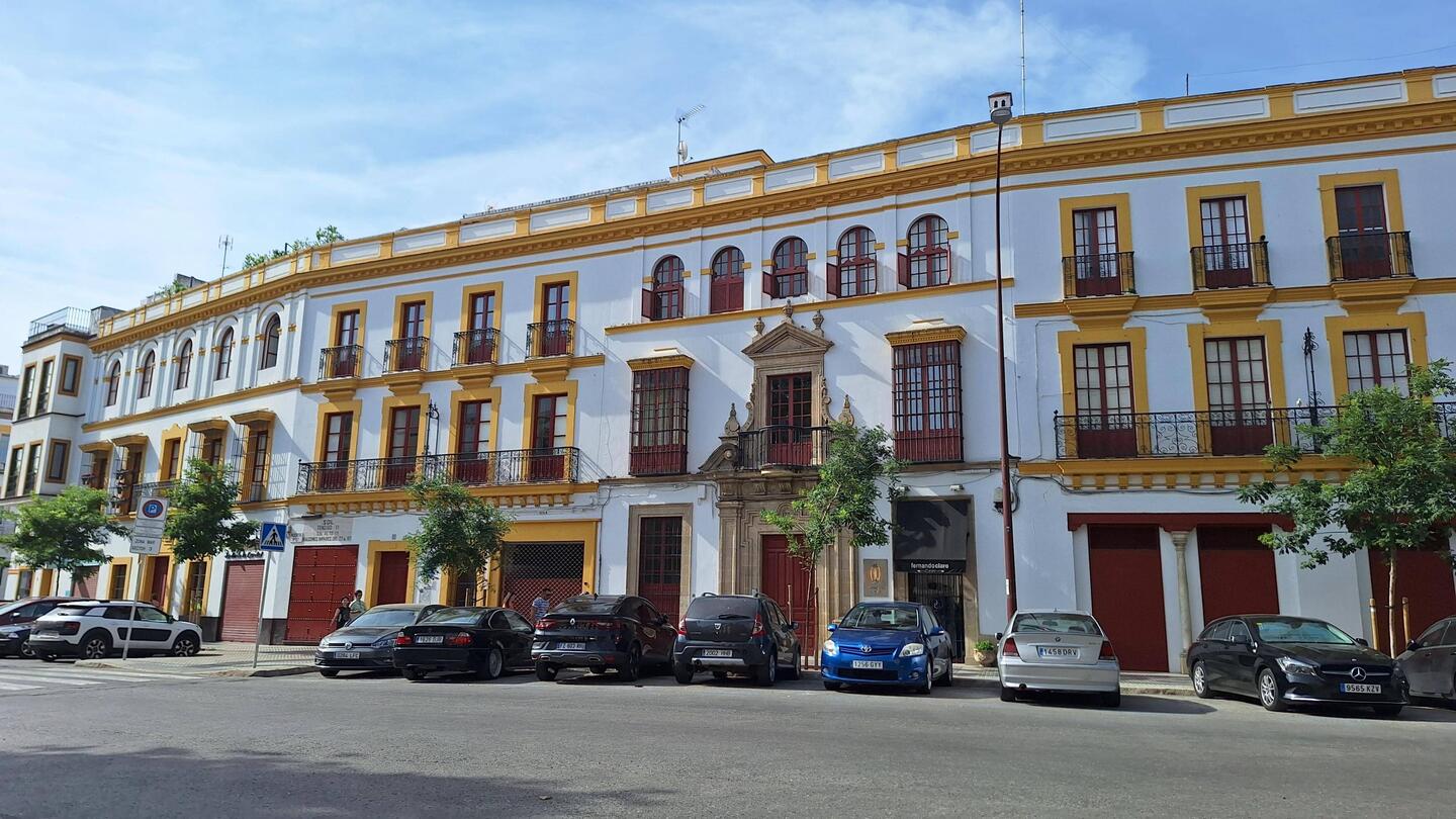 The outside of the bullring