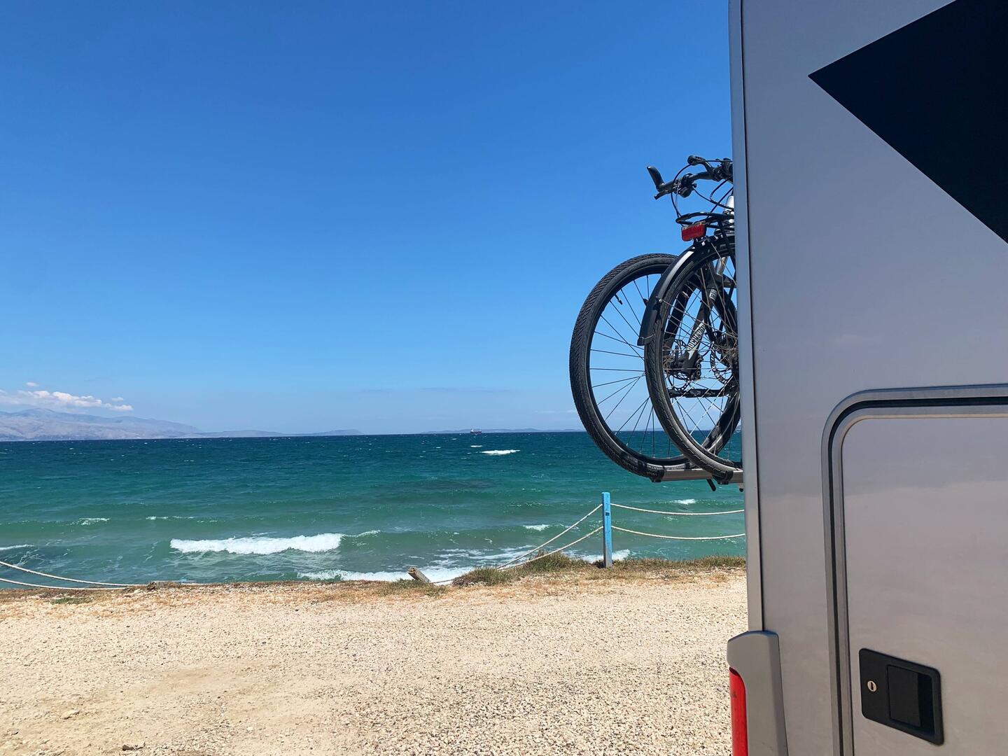 Unser Platz. Direkt gegenüber der griechischen Insel Chios
