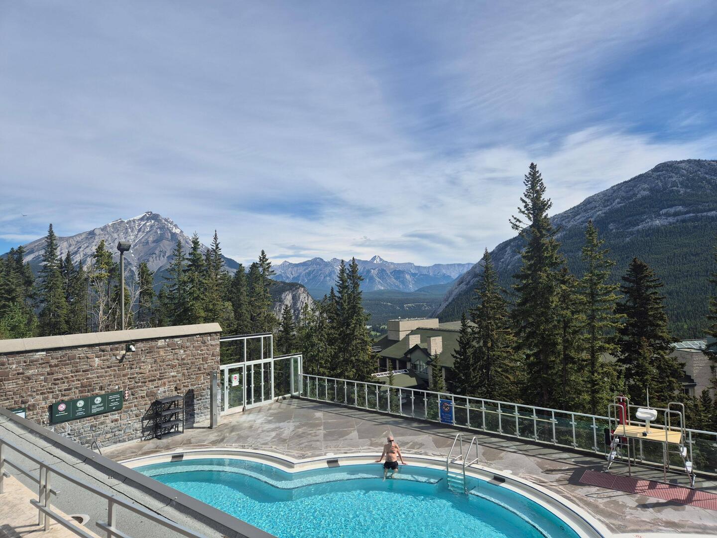 Ça c'est pour dans quelques heures. (Pépé est déjà là)