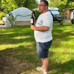 Weinprobe auf dem Campingplatz