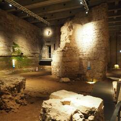 Ausgrabung der Burganlage im Historischen Museum beim Schloss