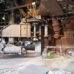 Das Stichloch, hier kommt das gewonnene Eisen raus