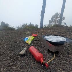Nachtessen zubereiten bei Nebel.
