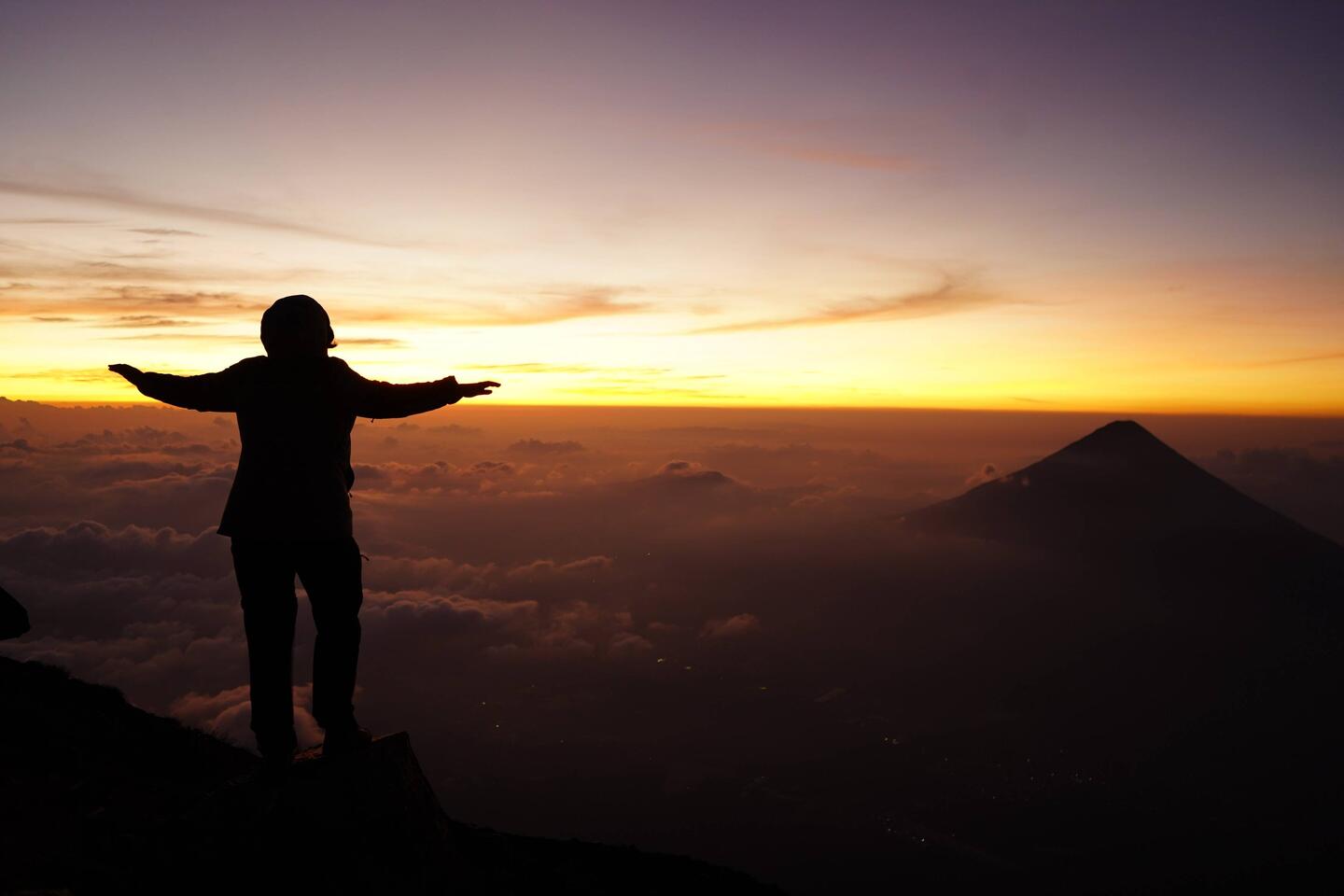 Magische Sonnenaufgangsstimmung auf dem Acatenango.