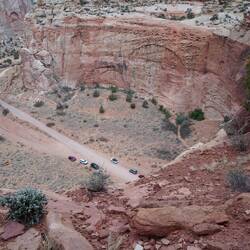 Da unten steht unser Auto - ganz schön weit weg. Aber die Sonne brennt momentan nicht.