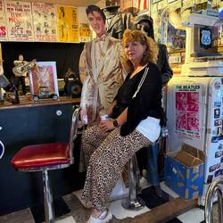 Elvis, ich und dann noch der Musiker 😍