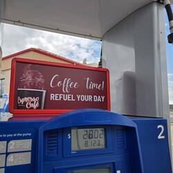 Tanken und Kaffee (