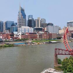 Cumberland River mit Skyline