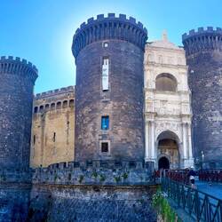 Castel Nuovo (Maschio Angioino)