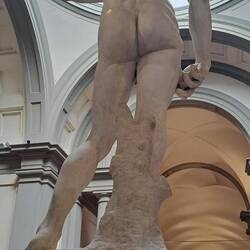 La cintura sulla schiena dove sparisce davanti?😅