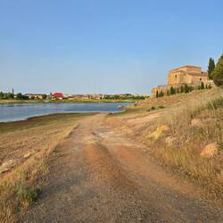 Da kommt der Weg wieder aus dem Wasser 😅