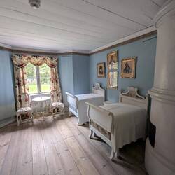 Das sind keine Kinderbetten, die können ausgezogen werden