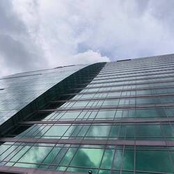 Blick die Fassade hoch.