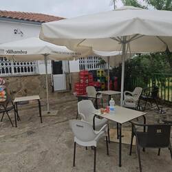 Gibt wieder nichts offen außer eine Tankstelle. Alles erst wieder ab 17:00 Uhr offen...