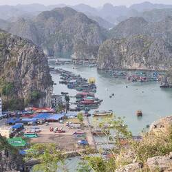 Blick vom Viewpoint auf den kleinen Hafen