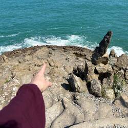 Das ist der Felsen von oben und man sieht quasi keine Figuren