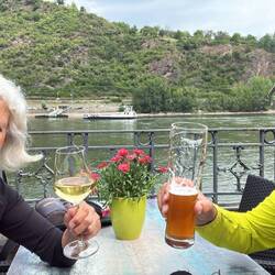 Wir warten auf die Fähre 😁