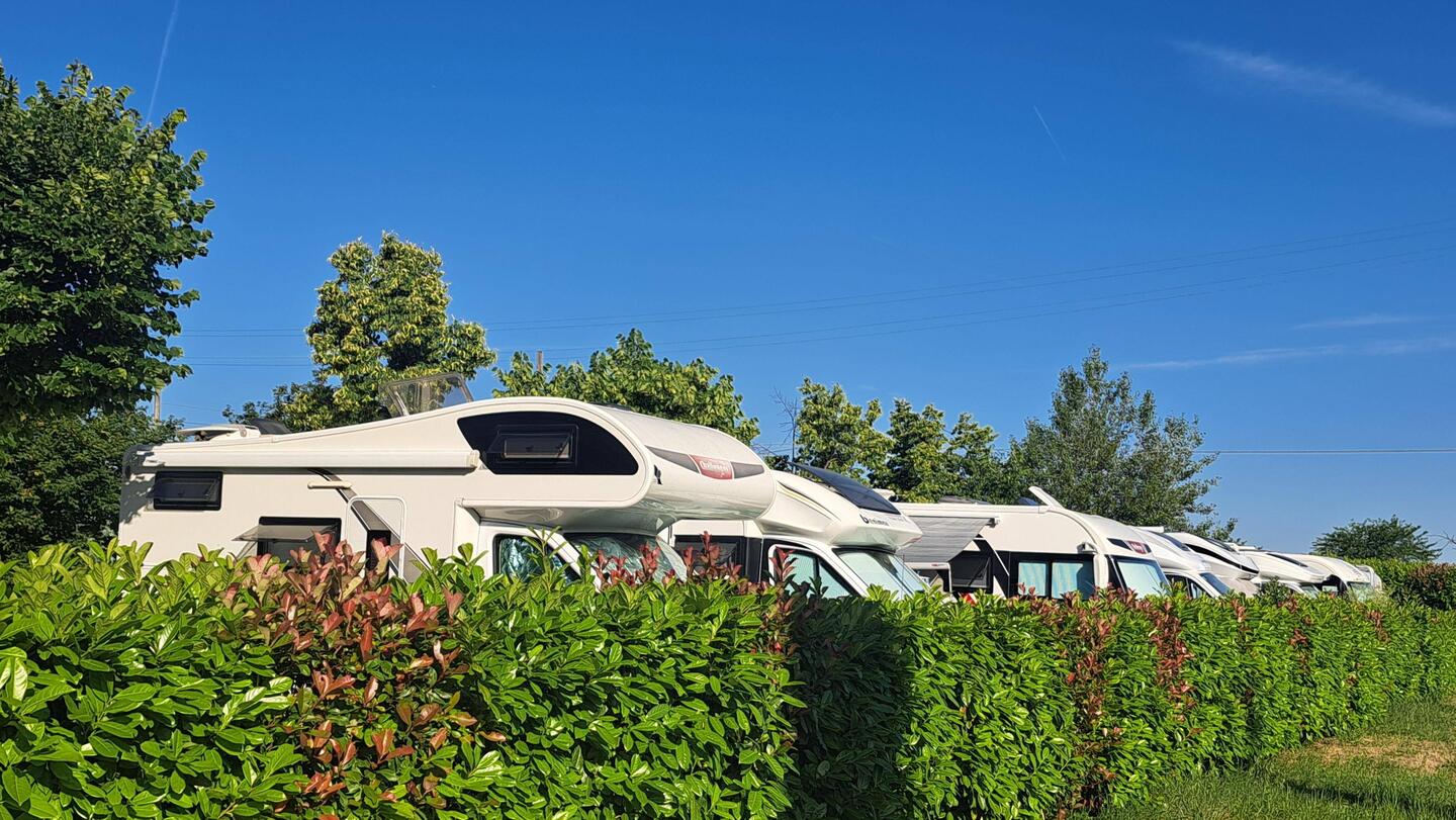 Tutti i camper guardano Assisi 😃