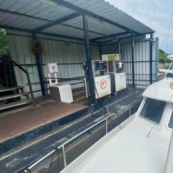 Solaris vor der Bootstankstelle Oppenheim