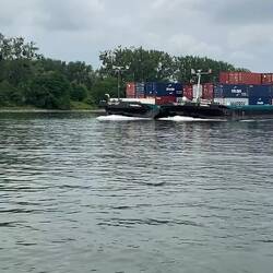 Rhein km 471, Schubverband mit 170m Länge und insgesamt 24m Breite
