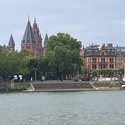 Der Hohe Dom St. Martin zu Mainz, Grundsteinlegung im Jahr 975