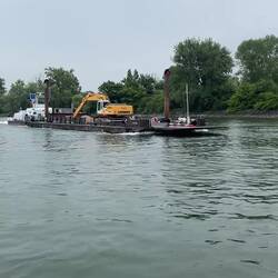 Rheinbagger "Elch" rheinaufwärts