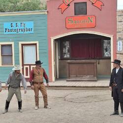 Theateraufführung der berühmten Schießerei