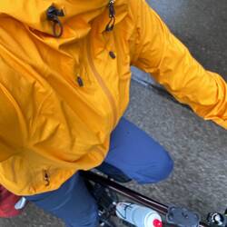 Regön, endlich kann ich mal meine neue Jacke auschecken. Fazit: regensicher :)