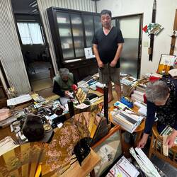 Fan-making: A Family Affair