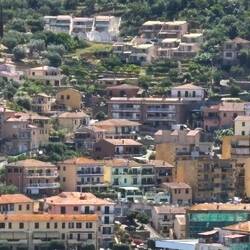 Das 3-stöckige Haus in der Mitte des Bildes ist unseres