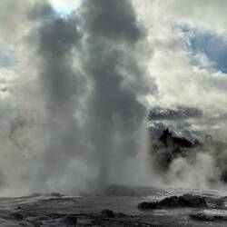 Pohutu geyser, largest in S. Hemisphere